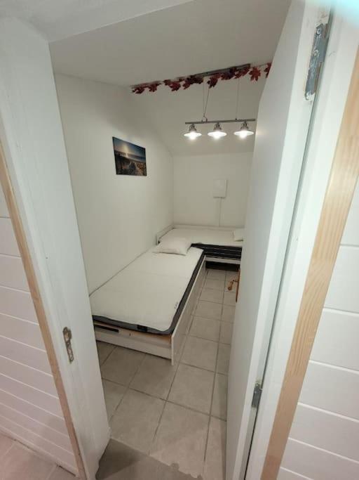 Beau Chalet 6 Personnes Avec Jacuzzi Tilly-sur-Seulles Extérieur photo